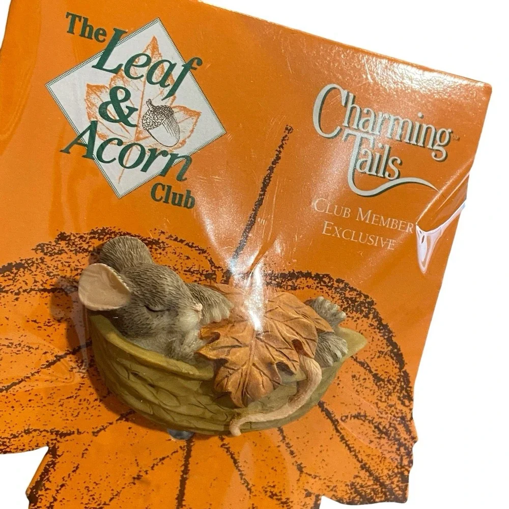Fitz & Floyd Charming Tails Nap Time Lapel Pin Dean Griff Leaf‎ & Acorn Club